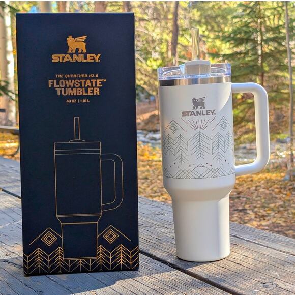Stanley Halloween Winterscape Quencher H2.0 FlowState Tumbler 40 OZ Limited - Picture 1 of 10